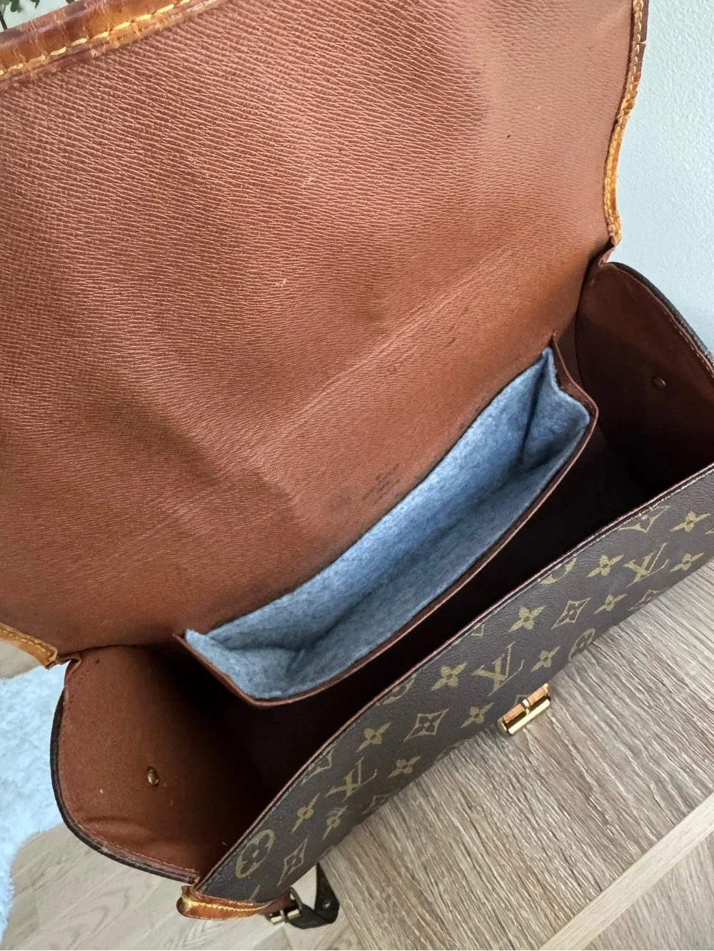 ✅AUTH✅LOUIS VUITTON MARNE CROSSBODY BAG